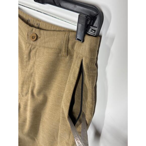 Free World Mens Chino Shorts Hybrid Soft Outdoor Casual Zipper Pockets Size 28 - Picture 6 of 7